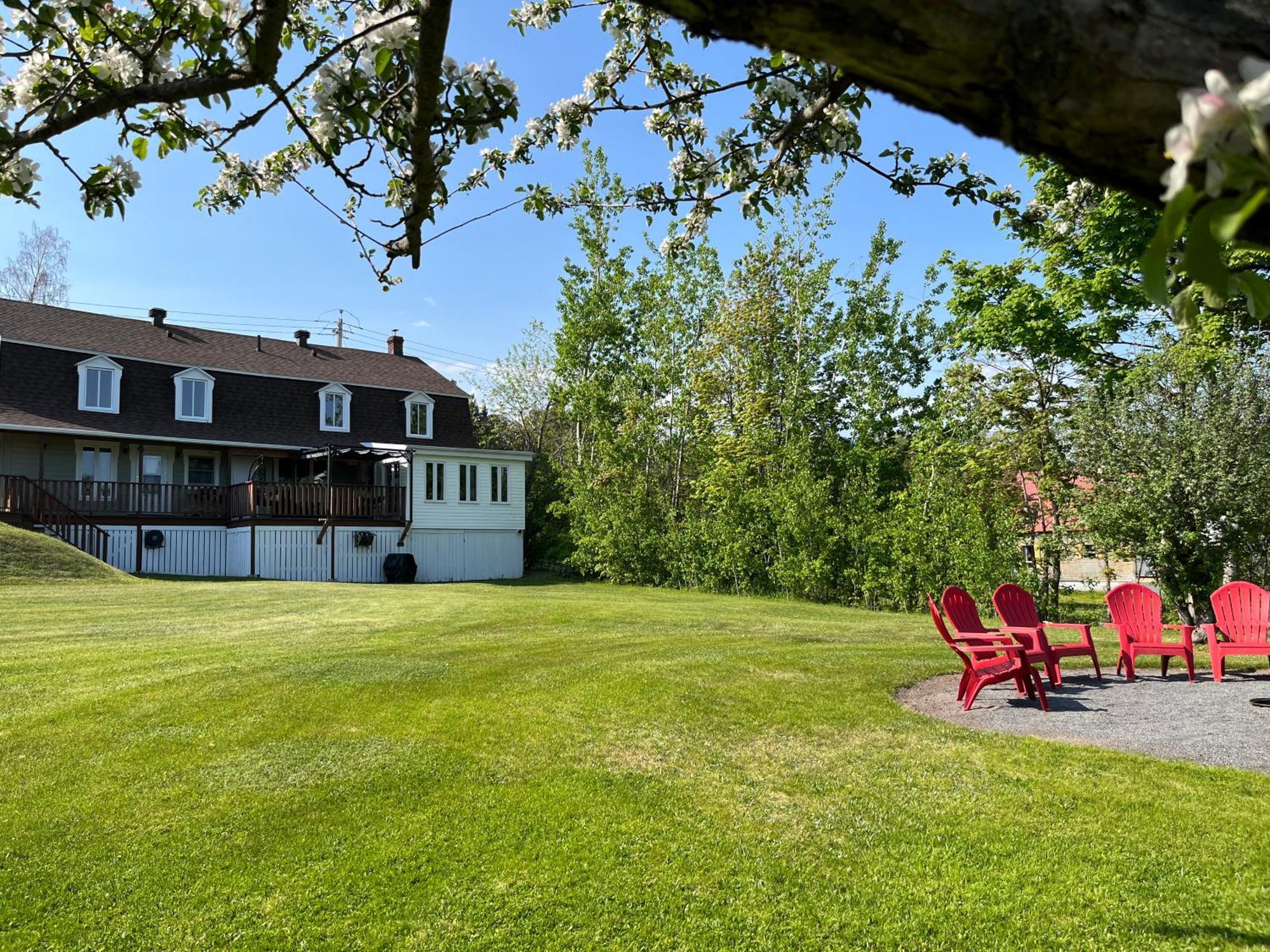 Petite Plaisance Appartements La Malbaie Exterior photo